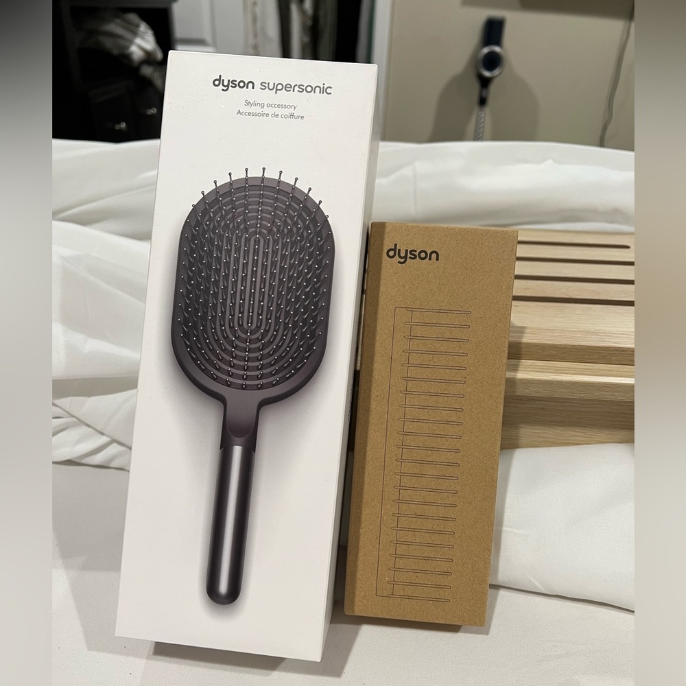 Dyson paddle brush & comb set